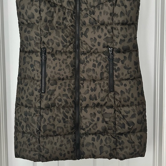 Evereve Peyton Jensen Leopard Rory Puffer Vest Longline Olive Green Size XS - Picture 8 of 13